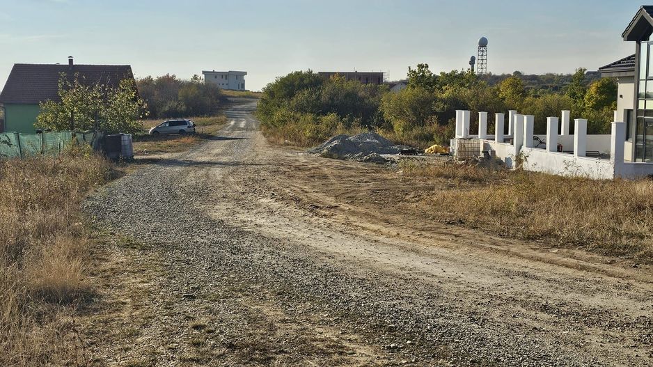 Teren intravilan 3500 mp zona Piersicilor Oradea - Poză 1