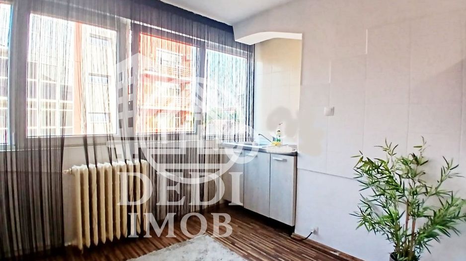 Apartament de vânzare cu 3 camere în zona Rogerius, Oradea - Poză 6