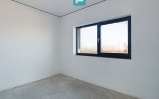 Vilă modernă în Șofronea - Poză 17