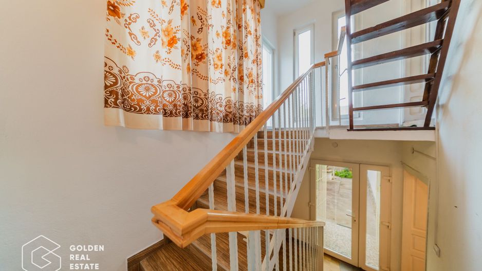 Vila superba, P+E,  Cuvin, 9 camere, 200 mp si teren 1300 mp plus anexa 3 camere - Poză 23