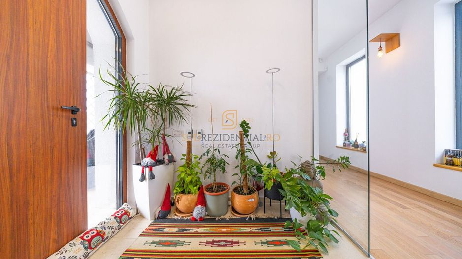 Resedinta spectaculoasa  – Vila exclusivista deschidere directa la lac - Poză 32