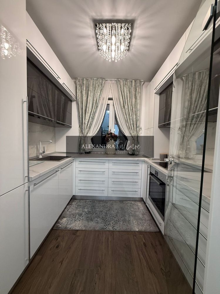Apartament 3 camere decomandate, 2 bai,balcon, etaj intermediar, garaj - Poză 6