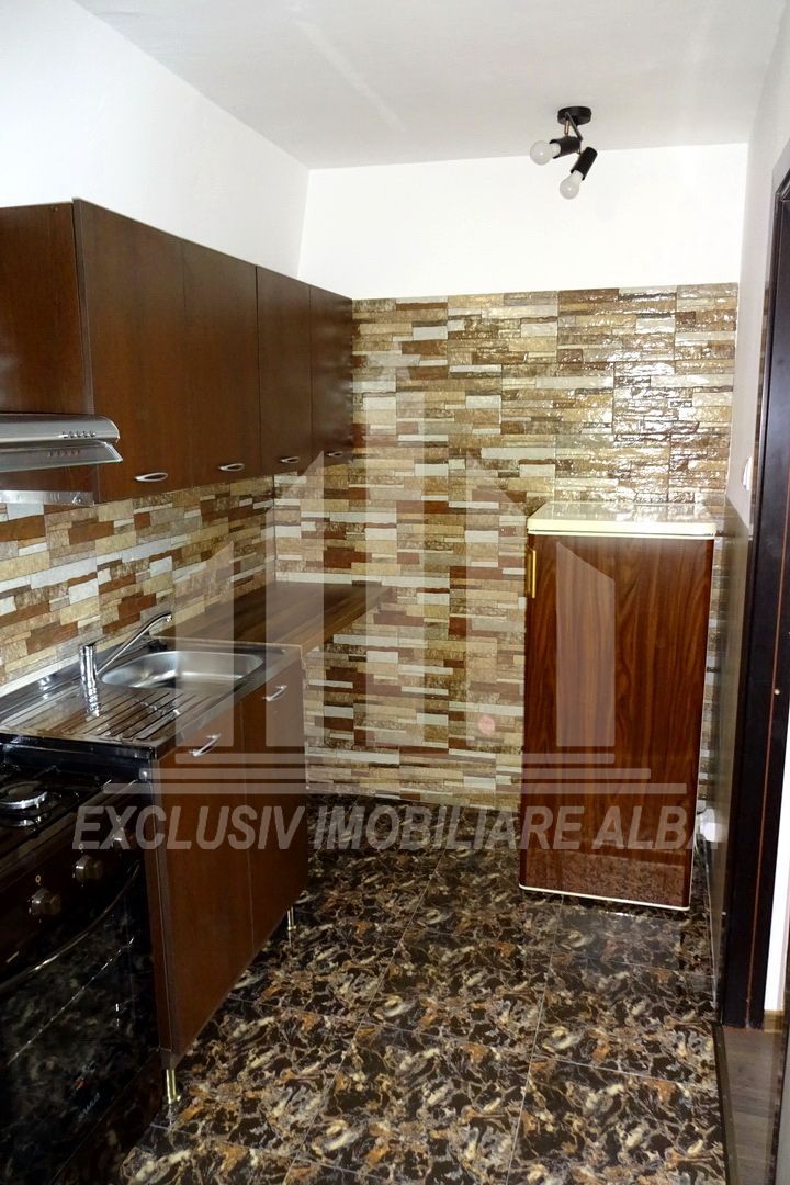 Apartament cu 4 camere decomandate, Cetate, M-uri - Poză 8