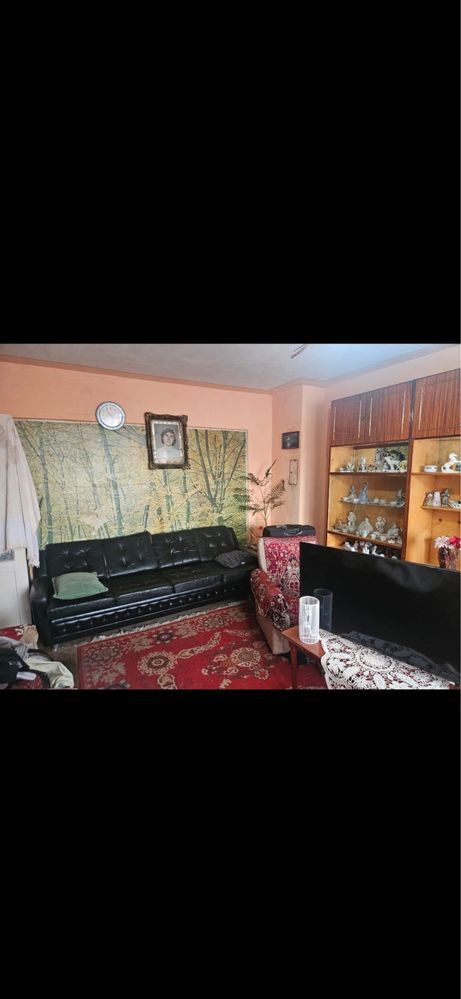 Vand apartament cu 3 camere in Carpati 2 - Poză 1
