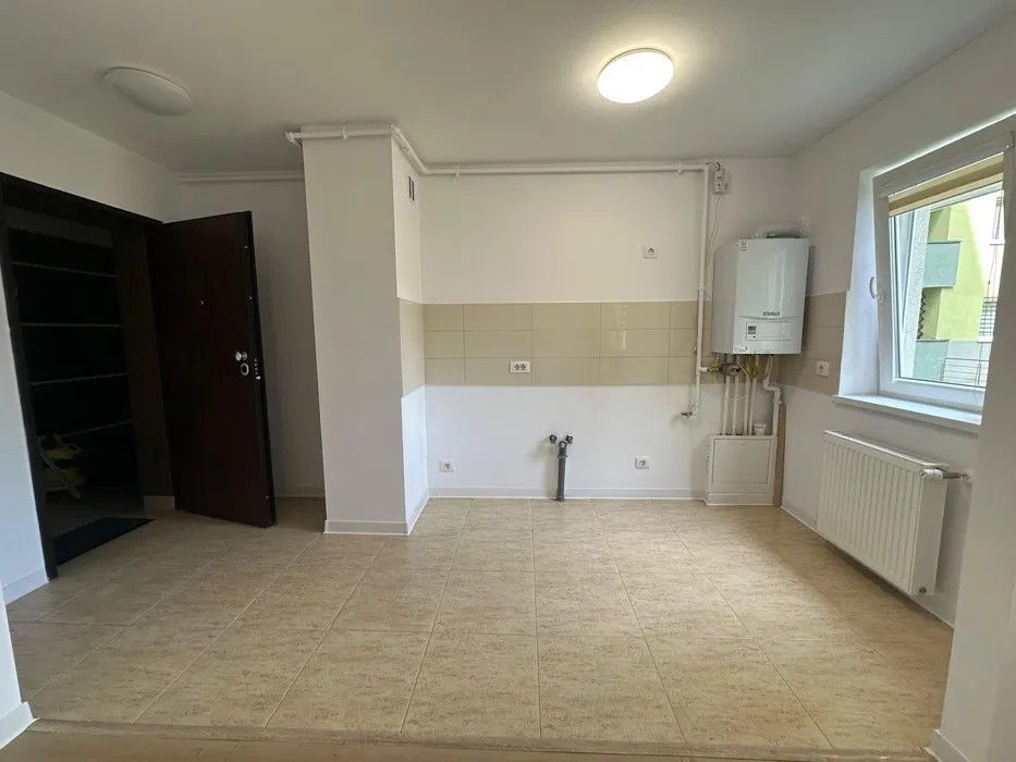 Garsoniera aproape de Mall Coresi, 38mp, loc parcare, 97900Euro - Poză 6