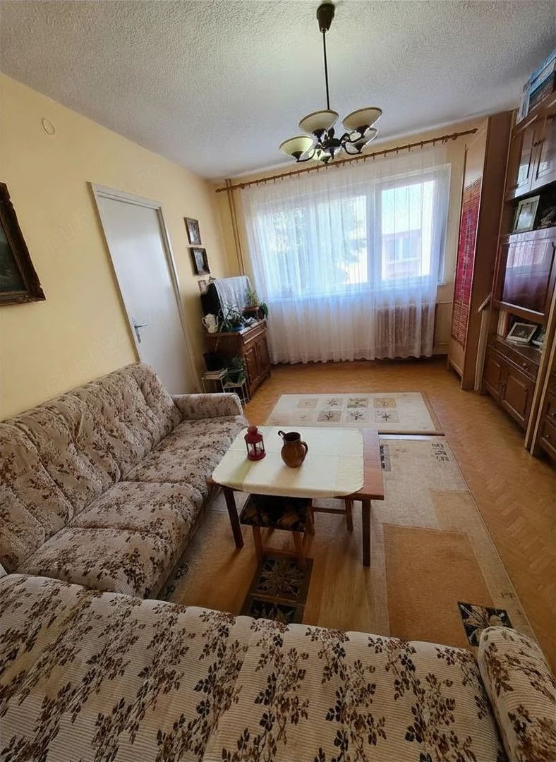 Apartament 3 camere, Zona Dacia   luminos, liniștit, cu vedere spre spațiu verde - Poză 2