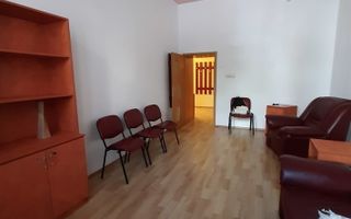 De vanzare apartament cu 3 camere in zona Centrala - Poză 2