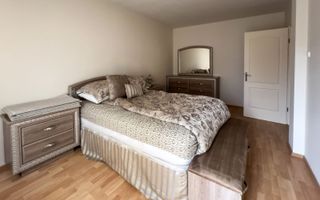 Vila superba cu cinci camere zona centrala - Poză 16