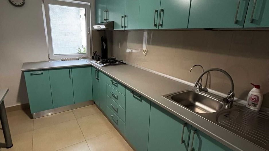 De închiriat apartament 4 camere, parcare inclusă, 2 balcoane, Tei - Poză 1
