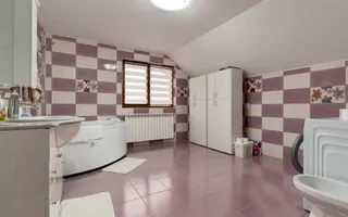 Casă 2013, teren 1366 mp, zonă centrală - Poză 18