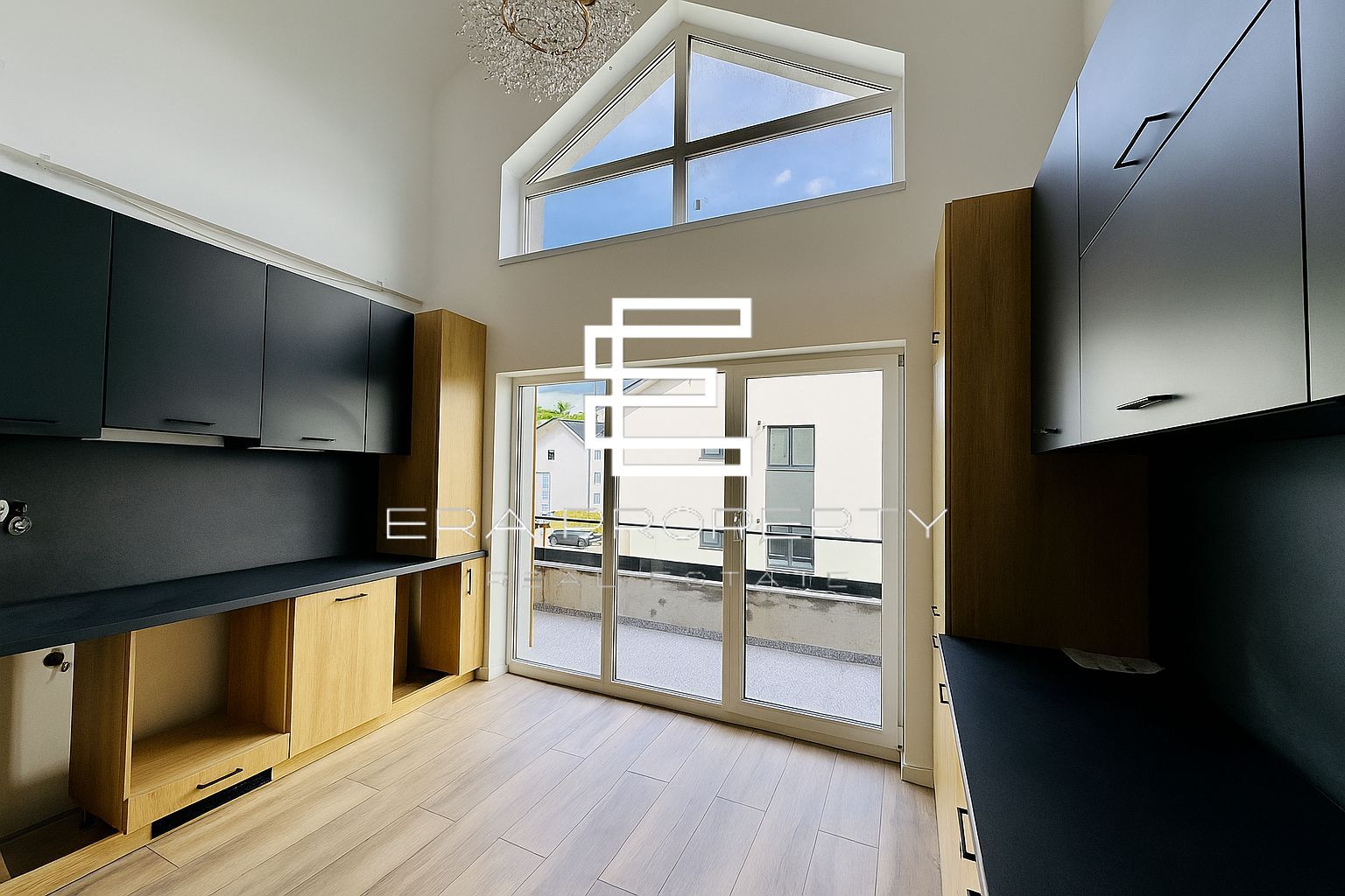 Apartament tip penthouse  partial mobilat , Intabulat,zona Cristian - Poză 3