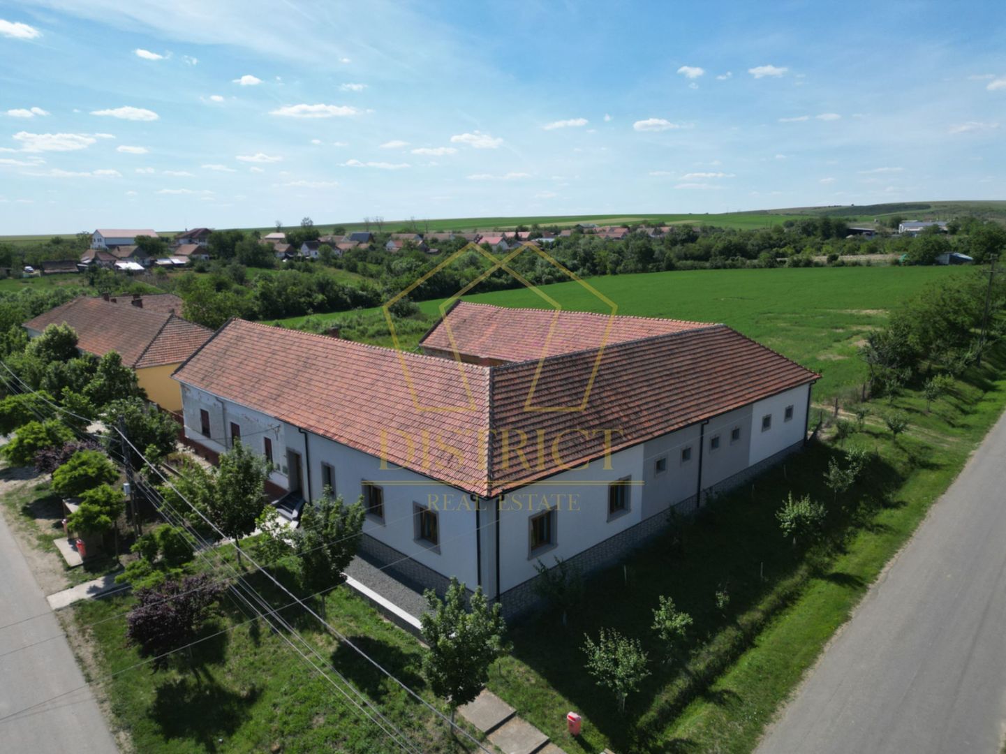 Casa cu istorie, teren de aproape 2 hectare si potențial rar | Petrovaselo - Poză 1