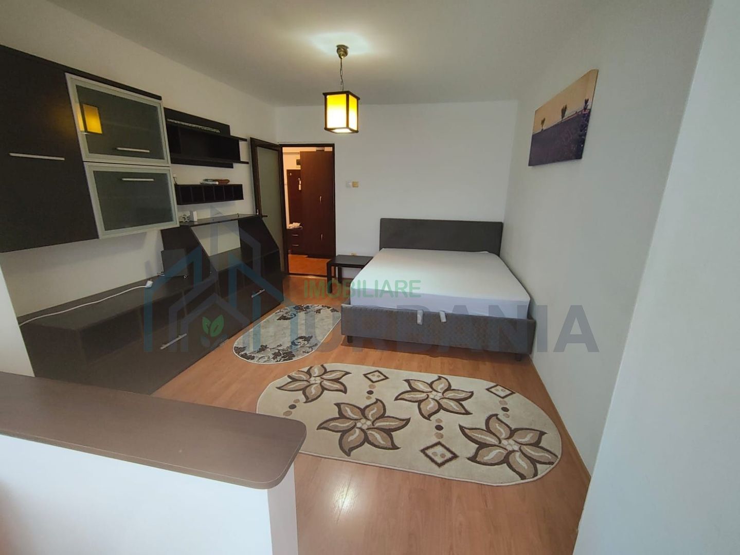 # închiriez apartament foarte convenabil - Poză 1