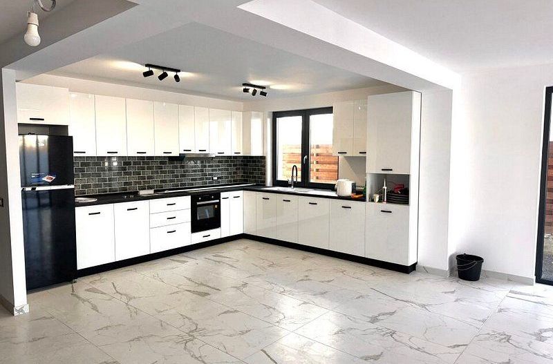 Vila cu bucatarie inclusa -otopeni central - Poză 7