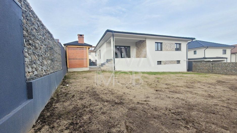 Casa individuala pe un singur nivel cu garaj dublu - Selimbar - Poză 2