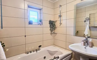 Apartament etaj intermediar, luminos, centrală proprie, fereastră la baie - Poză 15