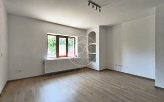 Apartament cu 2 camere la curte comuna de vanzare Ultracentral, Oradea - Poză 2