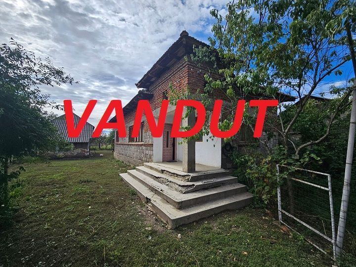 Casa de vanzare Golesti - zona Muzeu - Poză 1