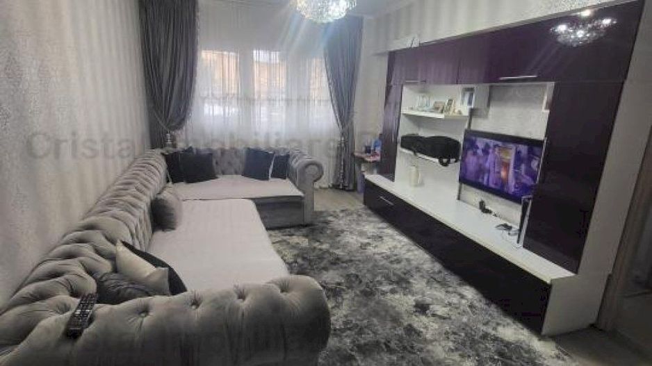 Vanzare Apartament 2 camere, refacut in totalitate, bloc 4 etaje, metrou Dristor - Poză 1