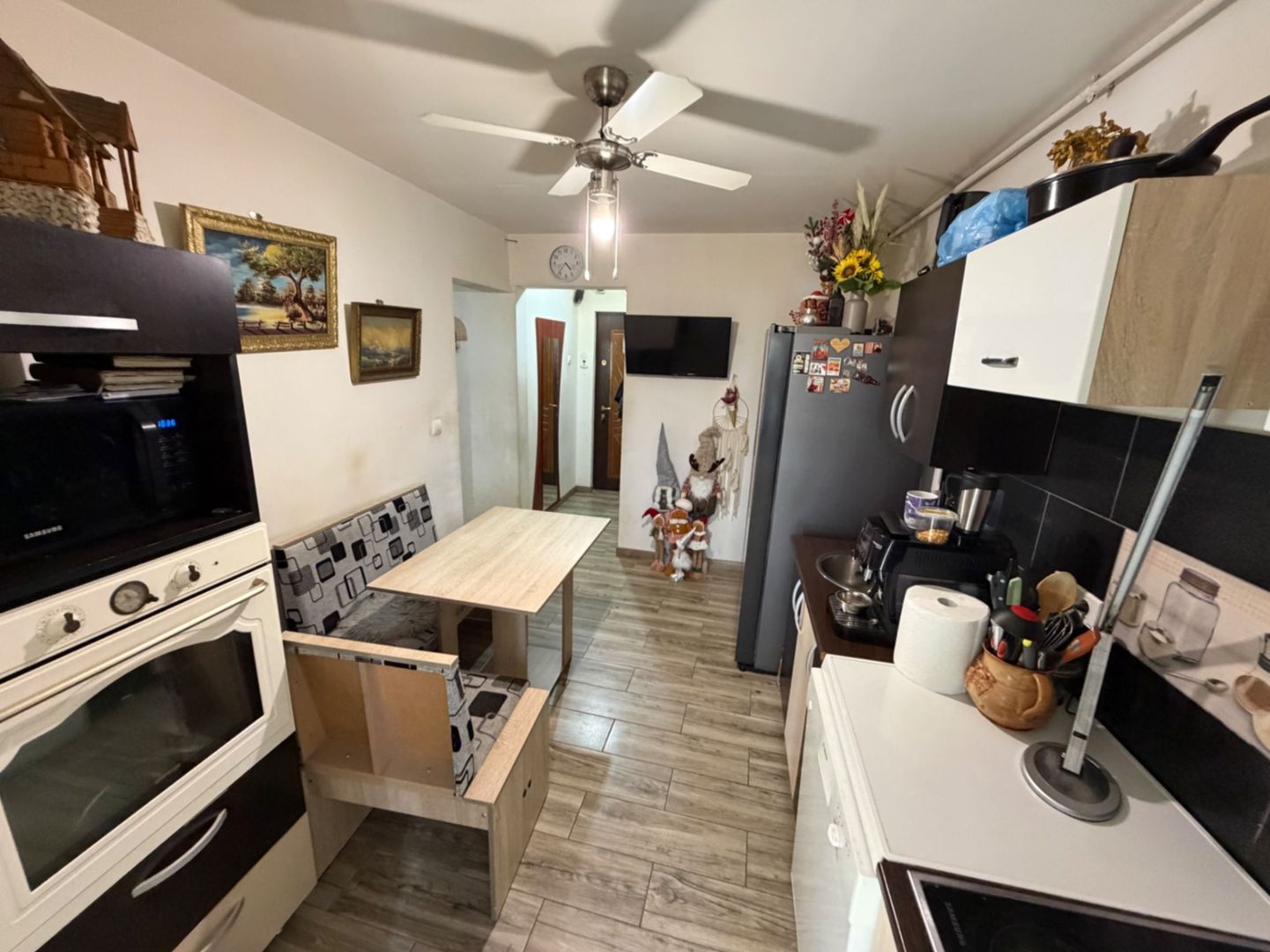 Apartament 3 camere, decomandat  - zona Cetate - Poză 2