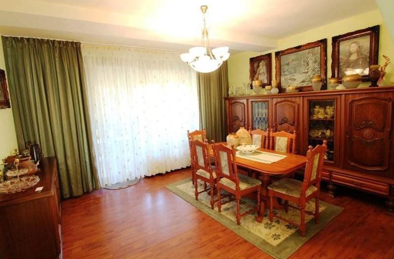 Vila spațioasă la intrare în Dumbravita - Poză 11