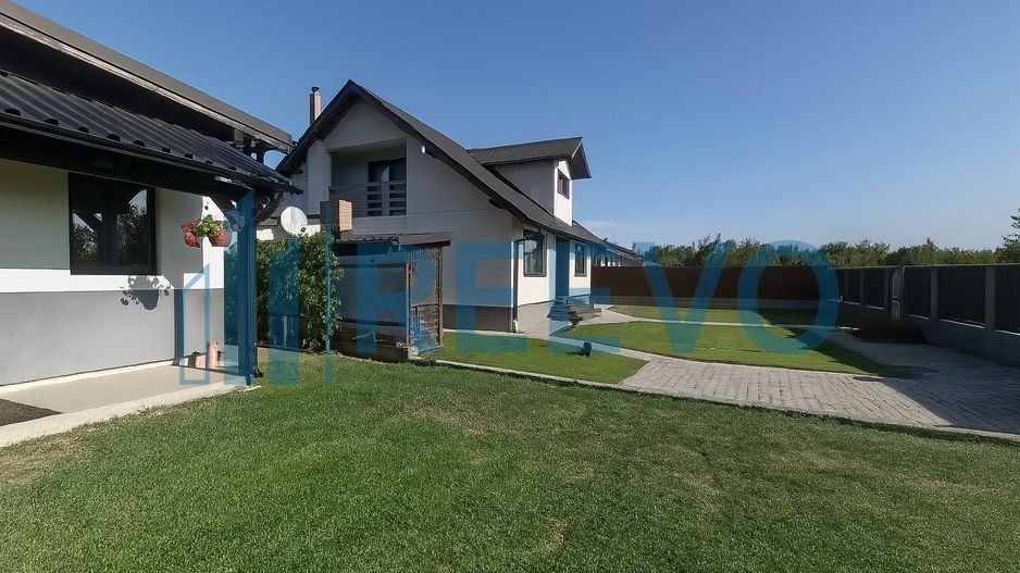 Proprietate Premium cu Două Case și Piscină în Hemeiuș - Poză 6