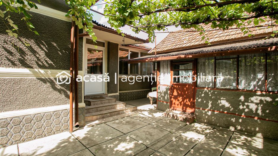 Rezervat Casa din caramida cu teren generos in Gradiste - Poză 2