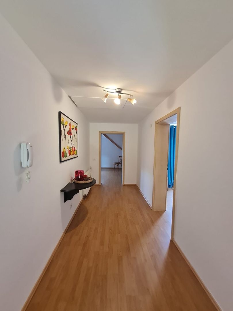 Vila spațioasă și recent renovată în Ghiroda! - Poză 28