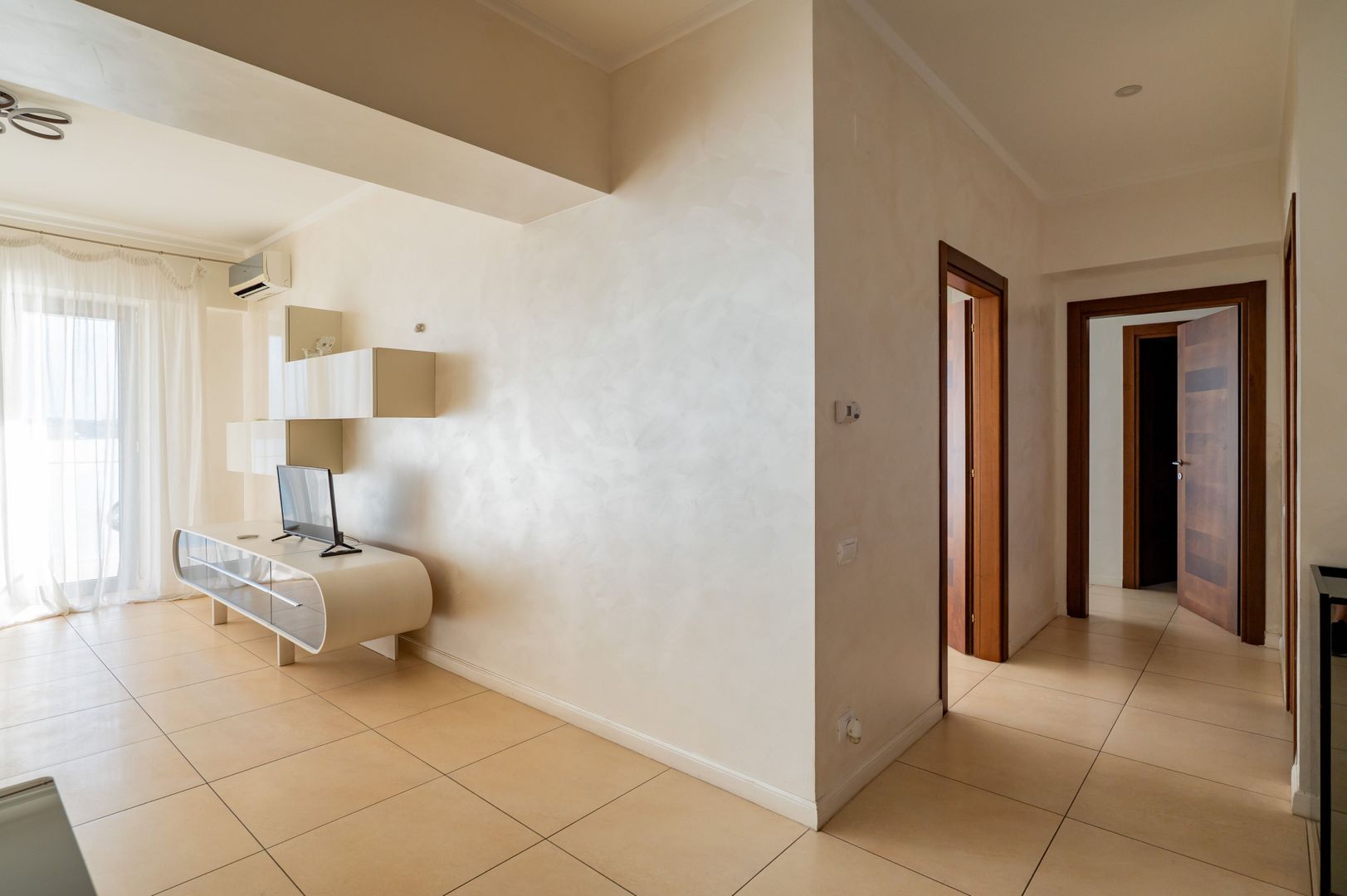 3 camere | 95 mp + terasă 20 mp | Vedere frontală lac | Mamaia-Cazino - Poză 7