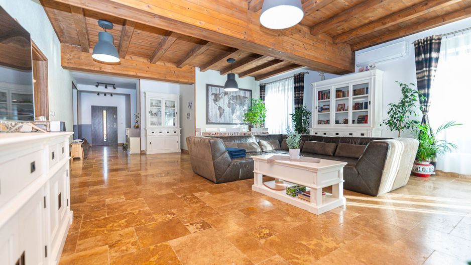 Vila premium cu teren generos! Confort și eficienta in Sanleani - Poză 3