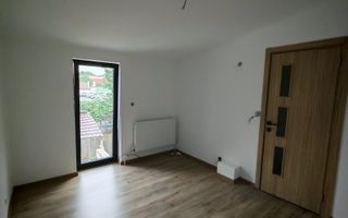 Corp de casa P+M 4 camere , ASTRA - Carpatilor -LIDL- ,curte comuna. - Poză 3