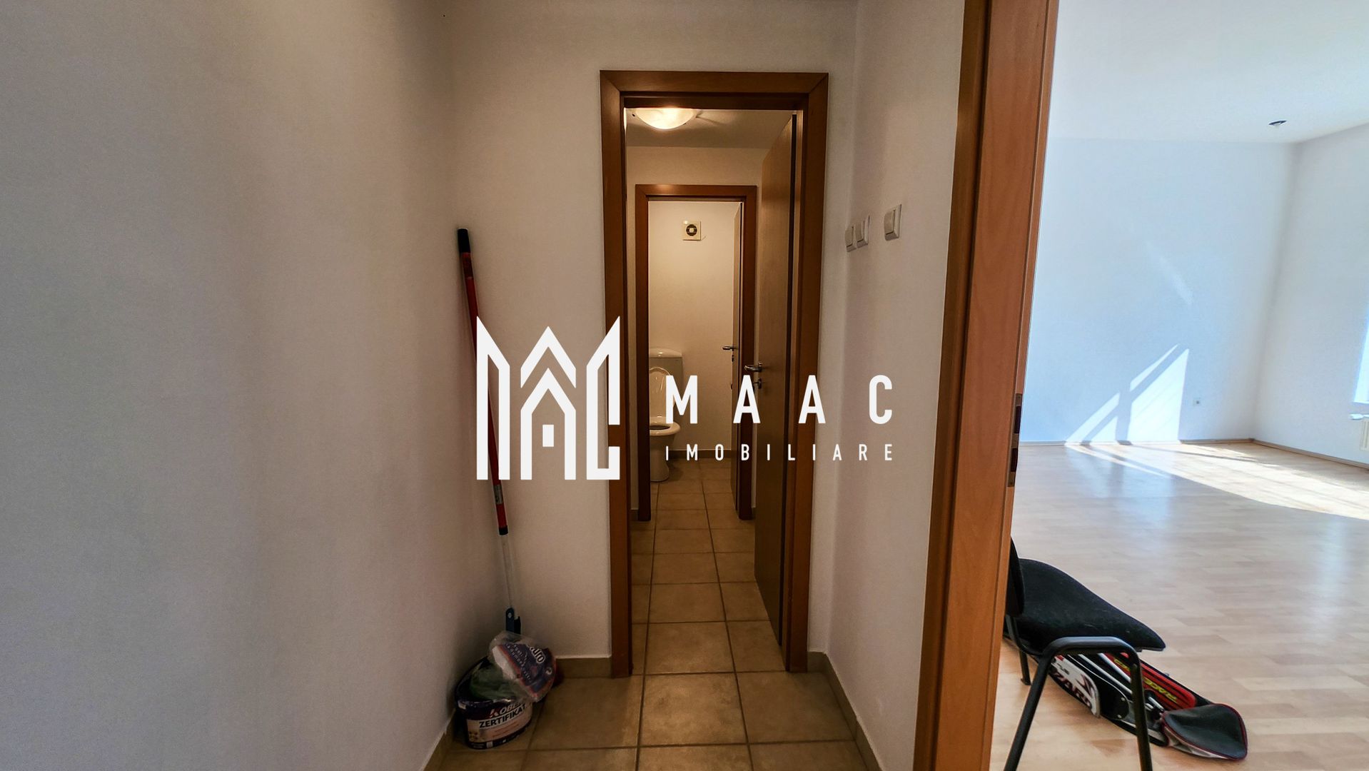 Spatiu birouri 10 camere I 3 cladiri I Lupeni - Poză 4