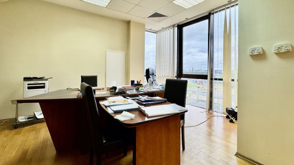 Spațiu pentru birouri langa Funshop Buziașului - Poză 5