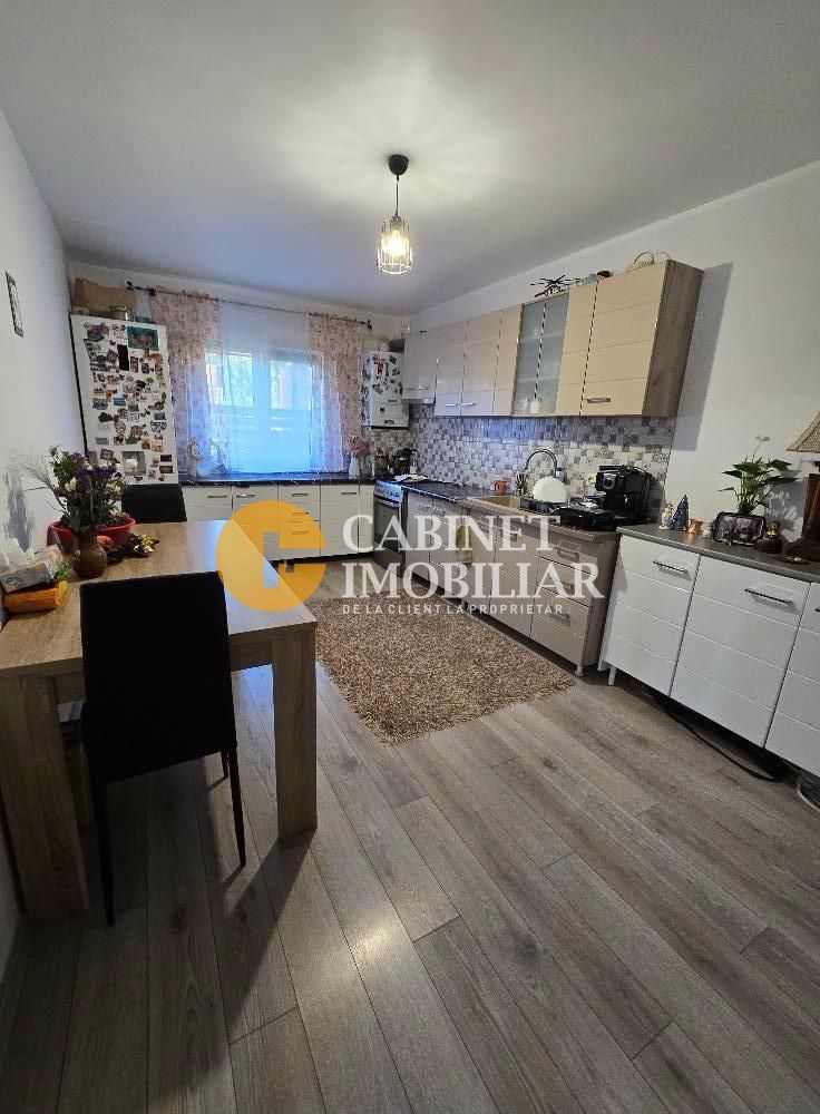 Casa tip duplex - constructie proprie - la asfalt - Poză 2