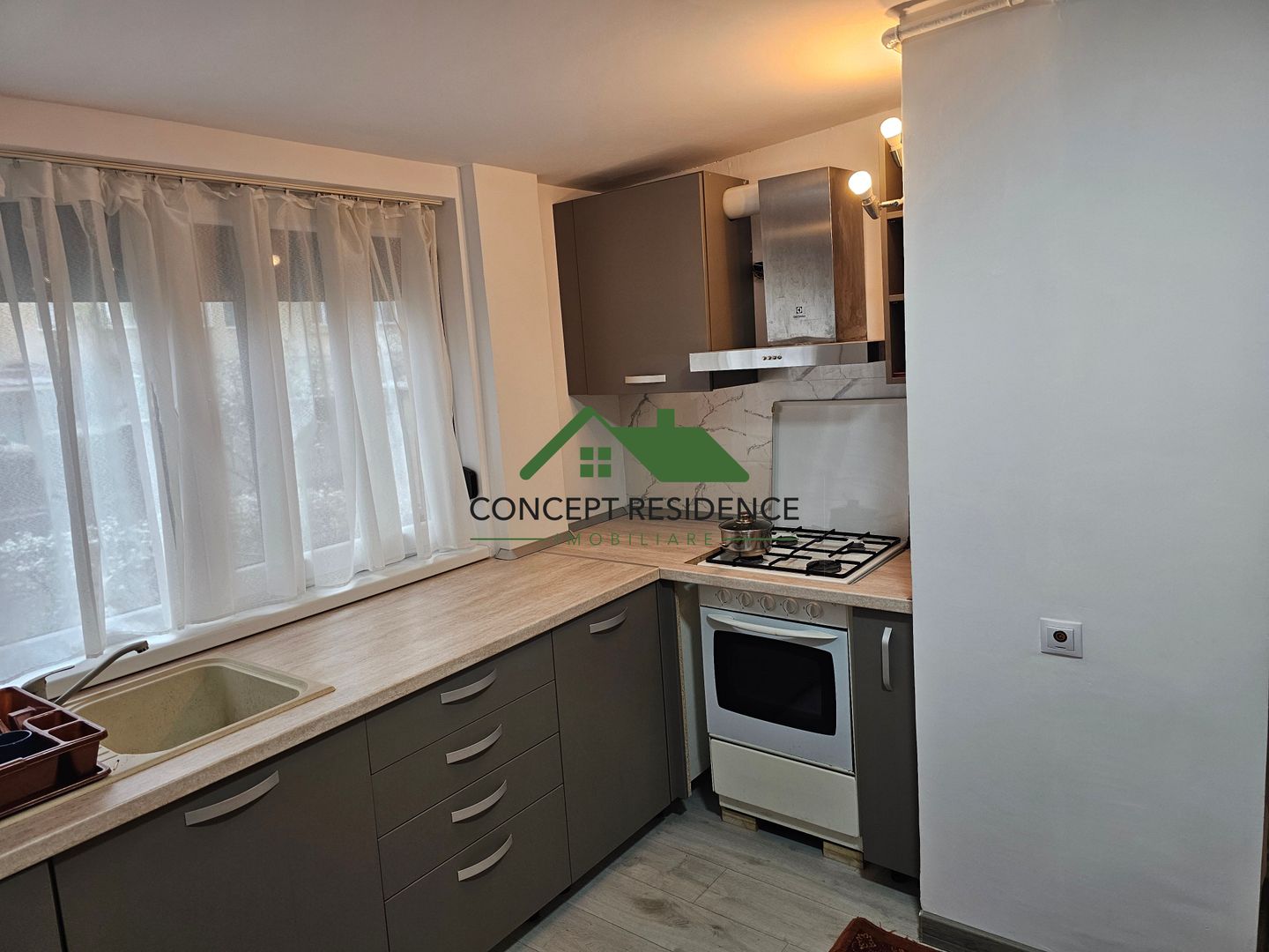 Inchiriez apartament 3 camere+garaj+boxa, Caragiale - Poză 2