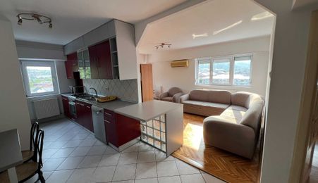 Apartament de închiriat 3 camere DEJ centru
