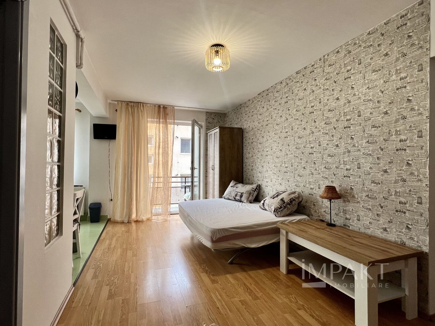 Apartament cu 3 camere semidecomandat in Buna Ziua - Poză 1