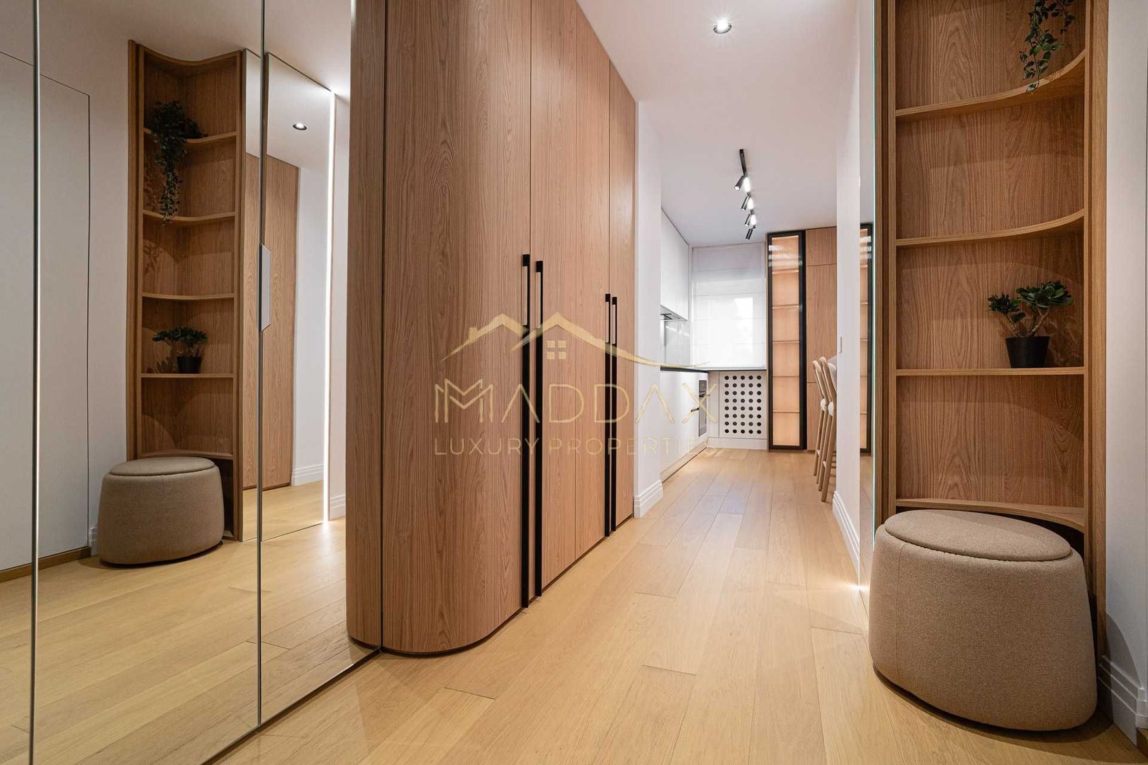 Studio exclusivist | 41mp | Piața Alba Iulia | Mall Vitan - Poză 1