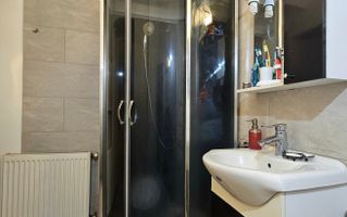 Oportunitate - Apartament 3 camere de vânzare în vila - zona Tractorul - 70 mp - Poză 8