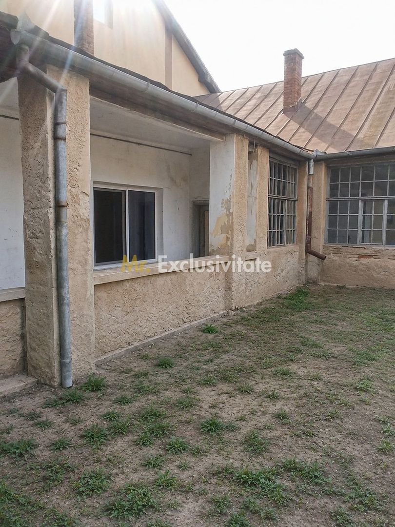 Casă de vânzare cu teren generos în Valea lui Mihai - Poză 1