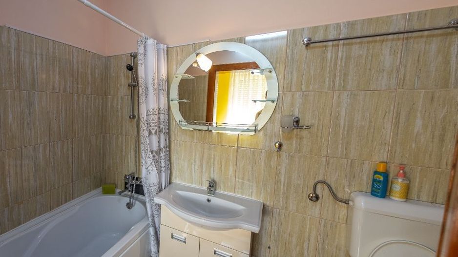 De vânzare casă cu etaj - Poză 10