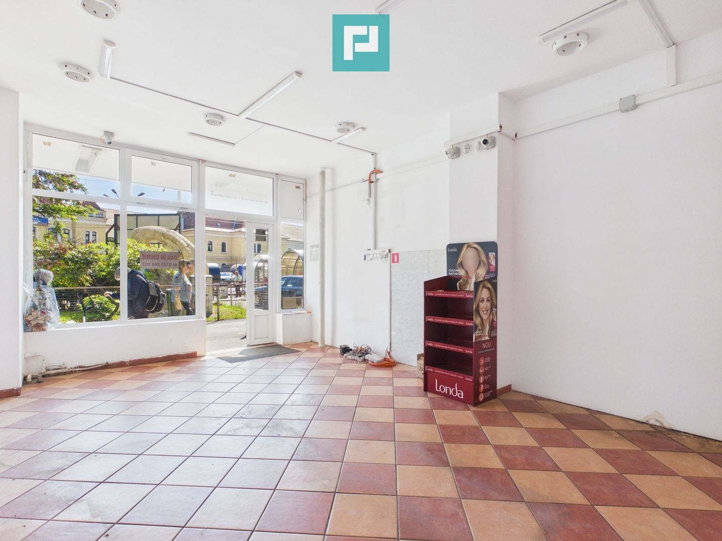Spațiu comercial vitrină – Piața București - Poză 1