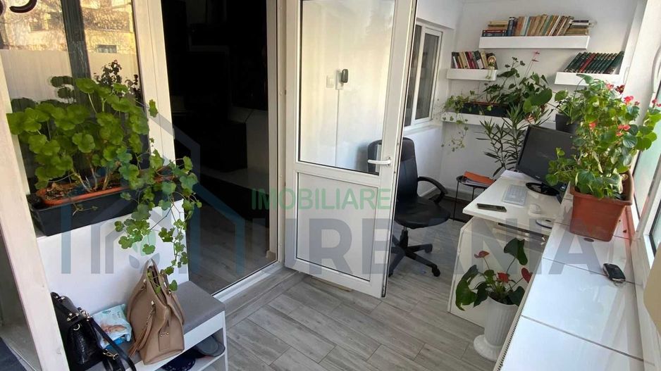 P.F vand apartament cu 4 camere in Nicolina - Poză 3