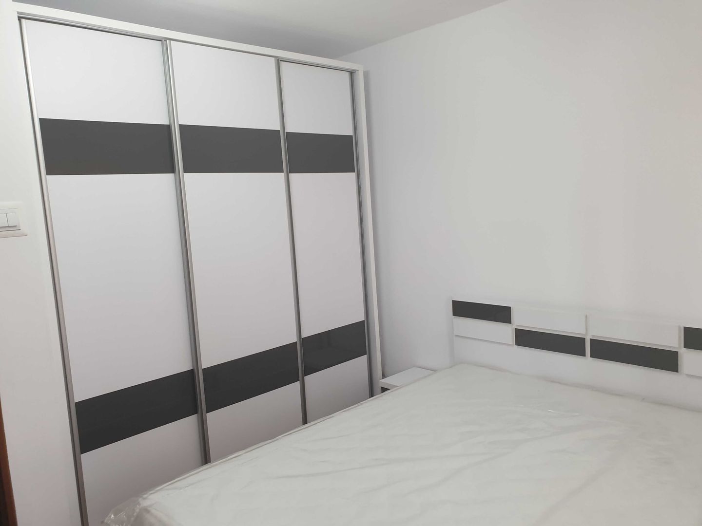 Apartament 2 camere ultracentral, mobilat modern, balcon închis - Poză 3