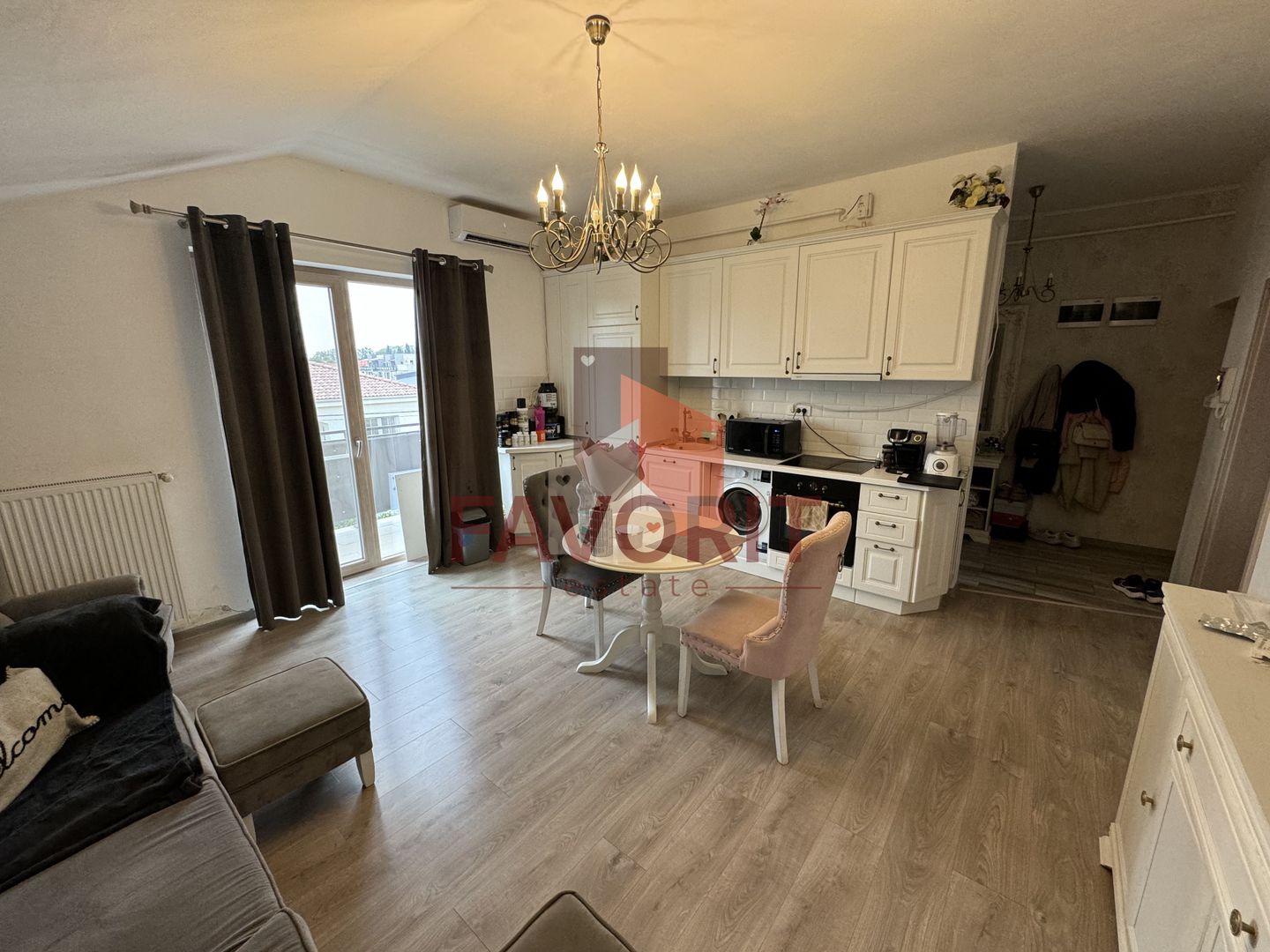 Mobilat si utilat. Pozitie excelenta. Villa construita in 2017 - Poză 3