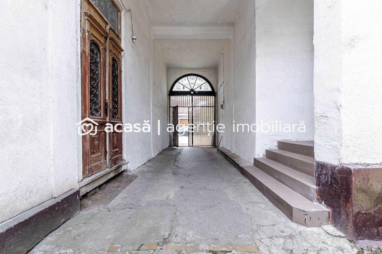 Proprietate Rezervata Casă boierească cu teren generos in Lipova - Poză 5