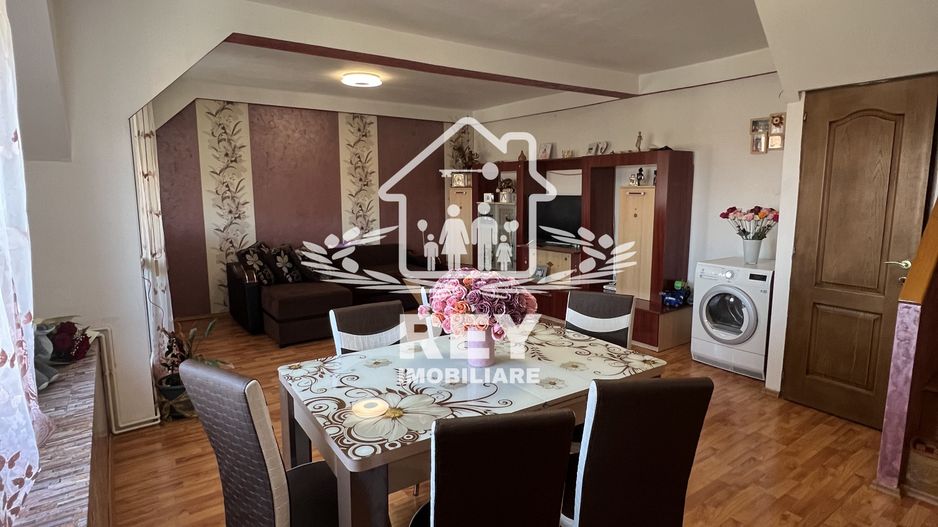 De vanzare- Apartament 3 camere str Luptei - Poză 1