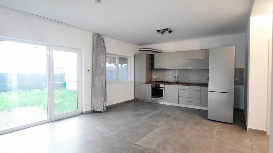 Locuinta cu 3 camere, curte si 2 locuri de parcare - Poză 25