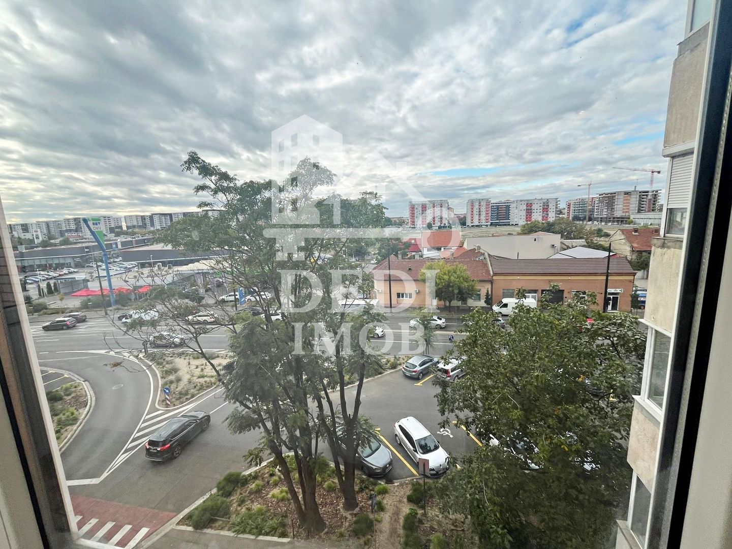 Apartament cu 3 camere de inchiriat Decebal, Oradea - Poză 12