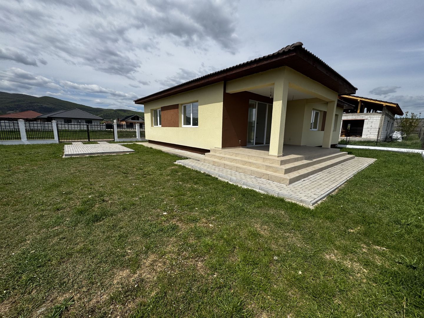 Casa de vânzare în Alba Iulia, zona Micești - Poză 3